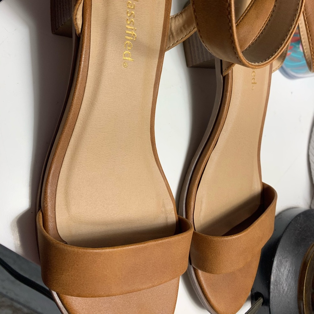sandals - Picture 3 of 3